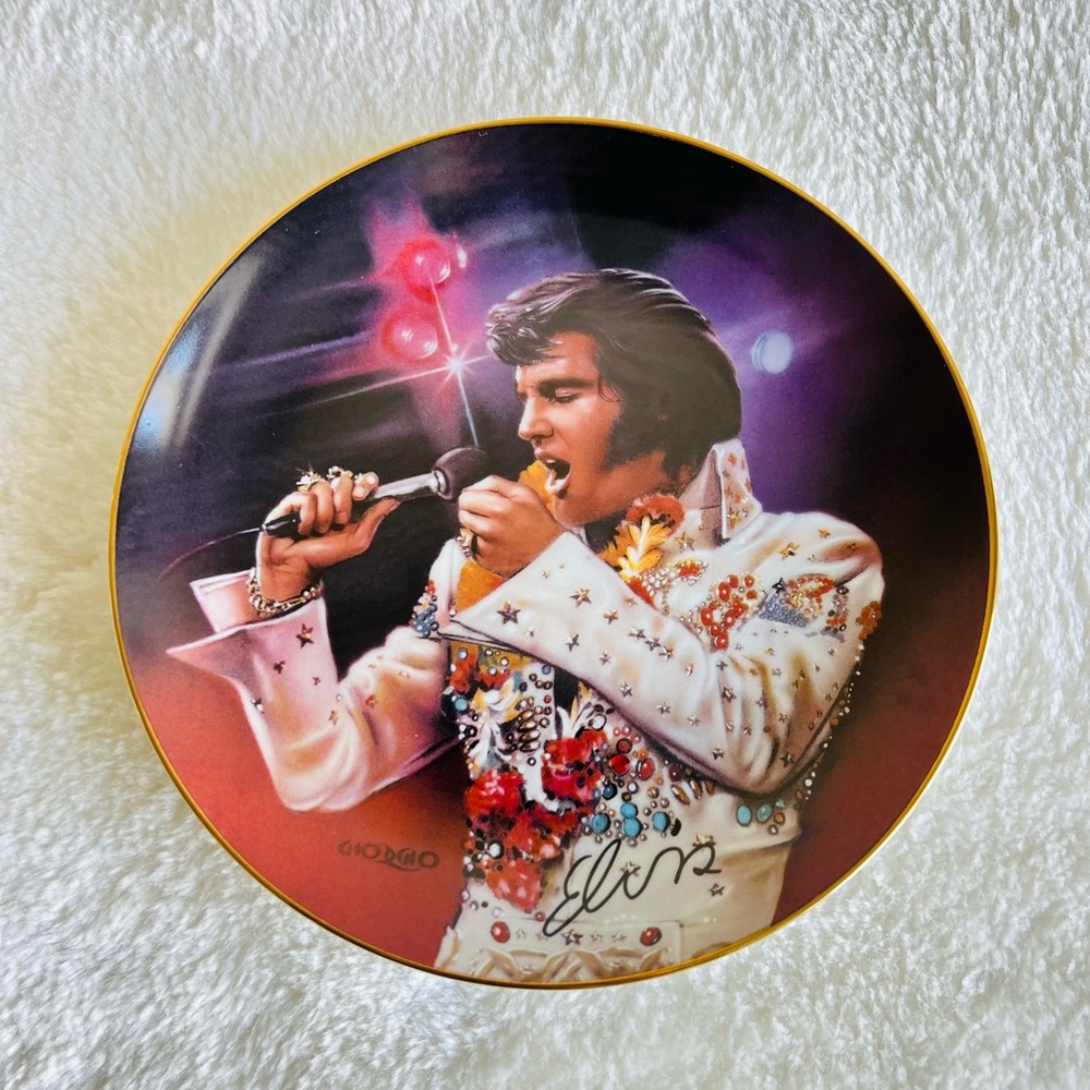 BRADFORD EXCHANGE Elvis Presley The King Collectors Plate